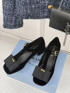 Prada classic T-strap bow round-toe Mary Jane shoes
