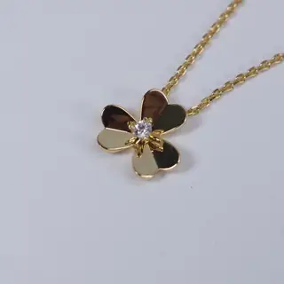 Van Cleef & Arpels mini clover necklace
