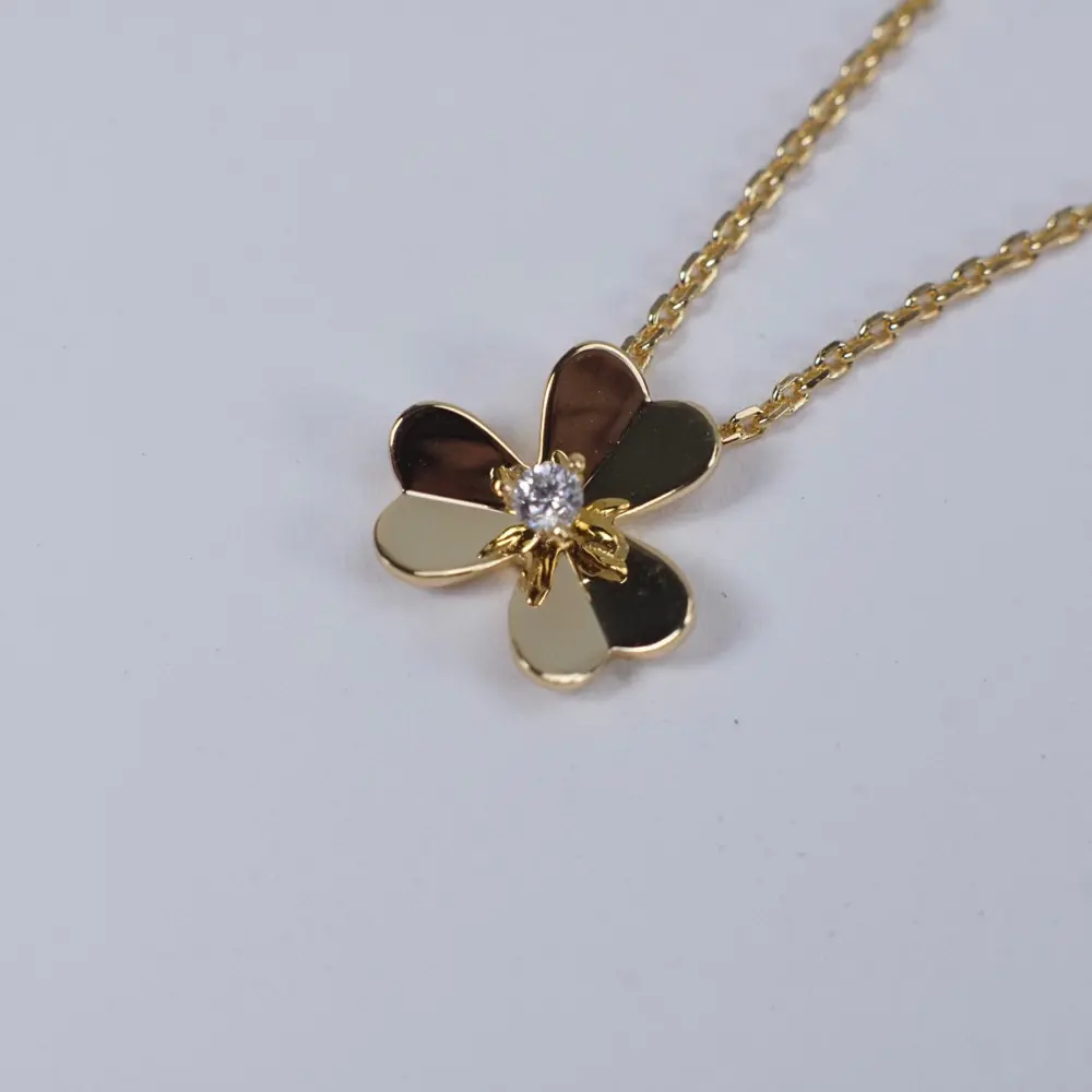 Van Cleef & Arpels mini clover necklace