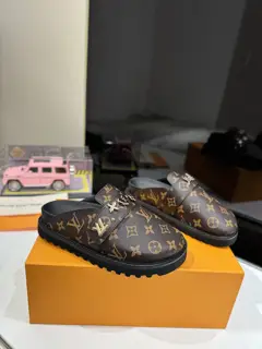 Louis Vuitton flat slippers