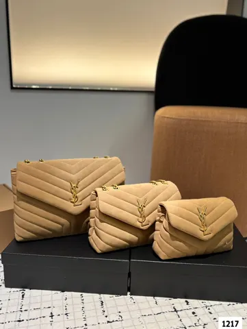 Yves Saint Laurent Chanel 19