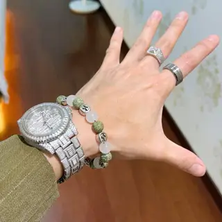Gucci Bracelet for both men and women. The latest natural Yaowang stone bracelet is of