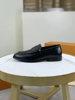 Louis Vuitton men’s business casual leather shoes