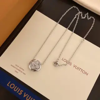 Louis Vuitton LV full diamond four-leaf clover necklace 18k gold electroplating process