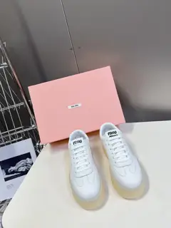 Miu Miu Miu new American retro style~popular thick-soled white shoes with good looks. A