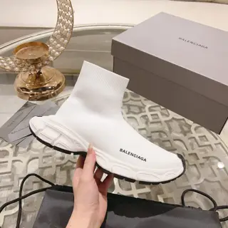 BALENCIAGA9th generation. Balenciaga 3XL has launched sock shoes. The new series inherits