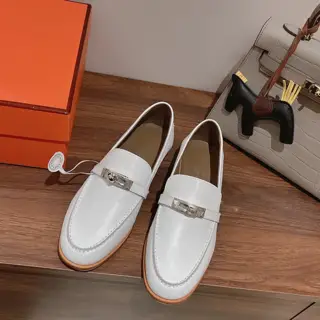 Hermes Kelly buckle loafers. I bought the product again at the beginning of the year. It