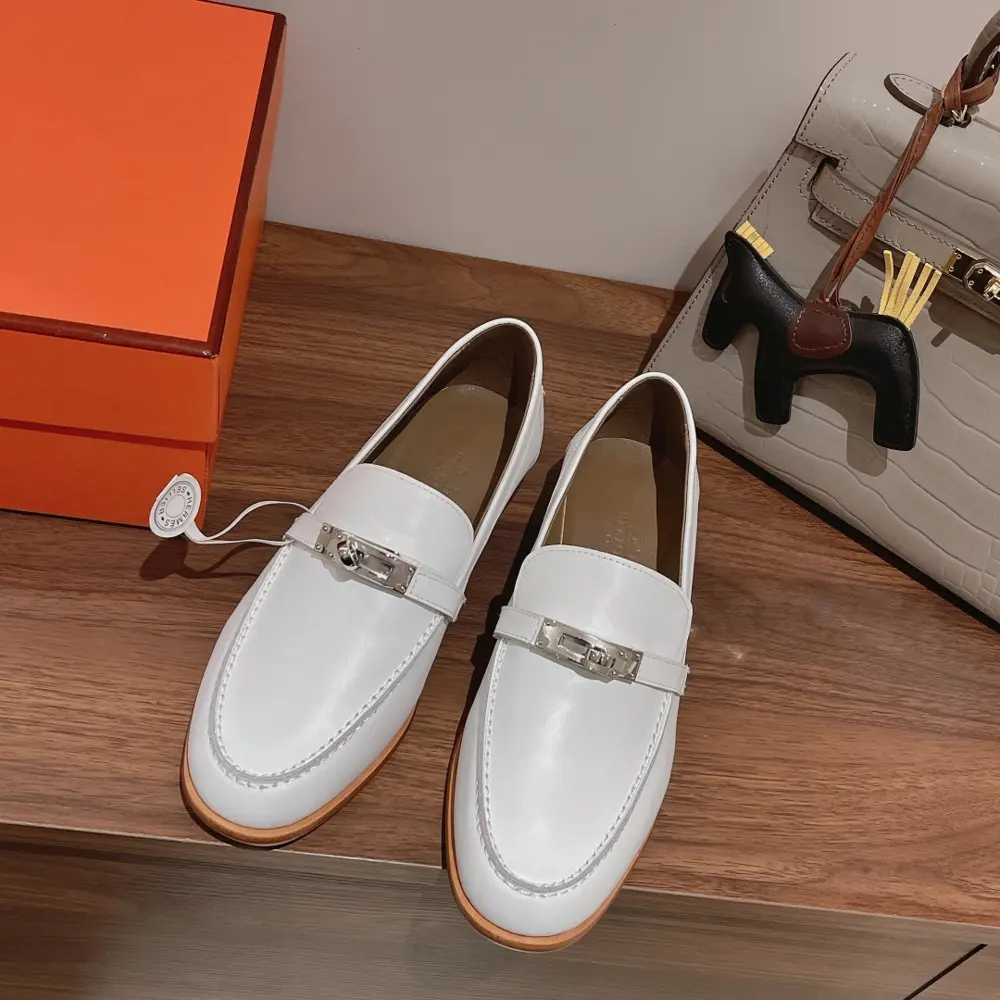 Hermes Kelly buckle loafers. I bought the product again at the beginning of the year. It