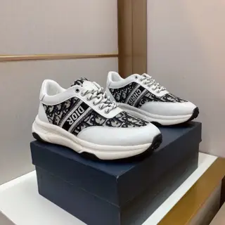 Dior sports casual shoes. The upper