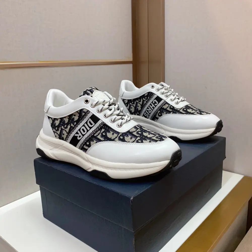 Dior sports casual shoes. The upper