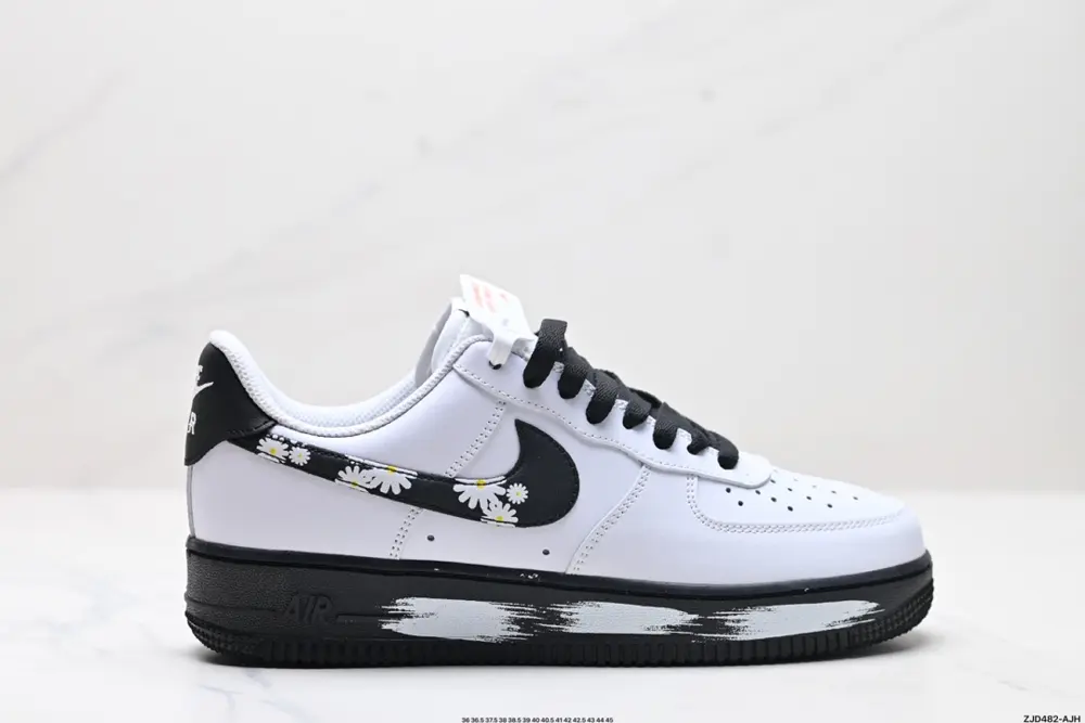 NIKE AIR FORCE 1’07 Sneakers CK7663-102