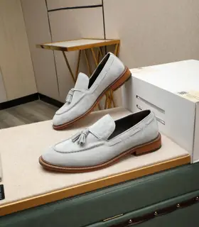 Brunello Cucinelli casual leather shoes Classic yarns inspire the sophistication and sporty