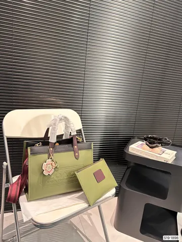 COACH Tote