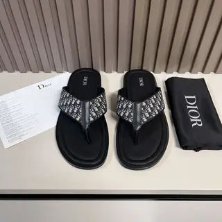 Dior Aqua sandals are elegant yet casual. The cross-strap design is reinterpreted in Dior