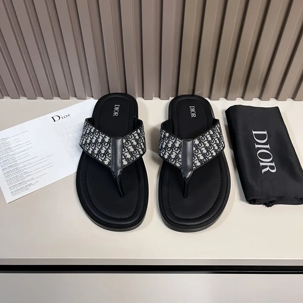Dior Aqua sandals are elegant yet casual. The cross-strap design is reinterpreted in Dior
