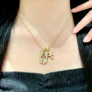 Chrome Hearts crystal cross necklace The whole body is covered with Gothic fonts. The style