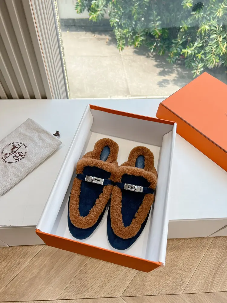 Hermès Teddy Fur Bun Toe Fur and Leather Curly Fur Slippers This year