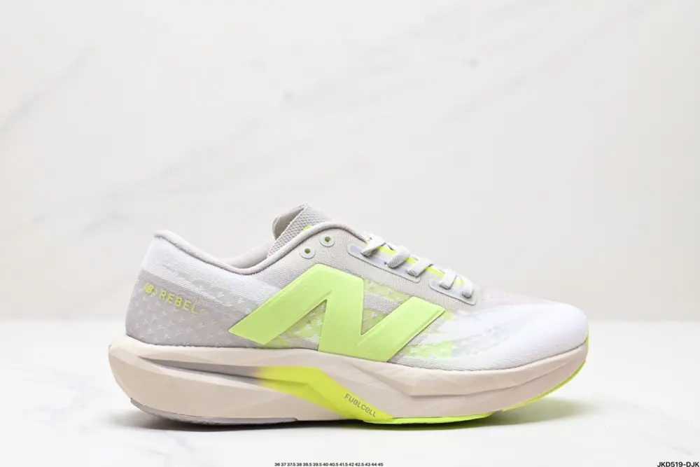 New Balance FuelCell SuperComp Elite v4 sports comfortable and wear-resistant low-top
