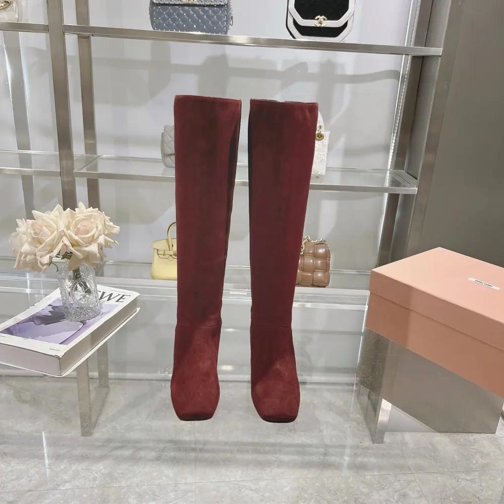 Miu Miu The ultimate bomb is here. MIUMI* Miu 24 autumn and winter catwalk model has always