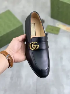Gucci leather shoes are sold at the same time as the top purchasing men’s counters