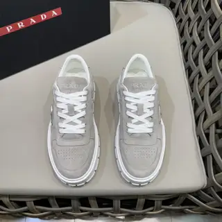 Prada business thick-soled casual sneakers | This pair of sneakers has a neat design and