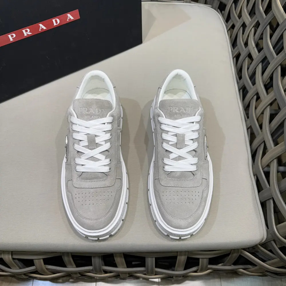 Prada business thick-soled casual sneakers | This pair of sneakers has a neat design and