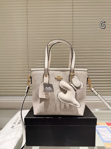 COACH Tote