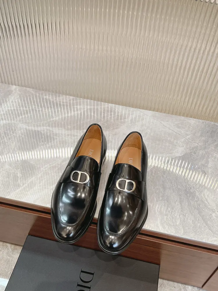 Dior Timeless loafers embody classic elegance. Elegant appearance with slender silhouette