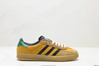Adidas x GUCCI heavyweight joint venture uses the clover logo and the iconic three-bar 707864