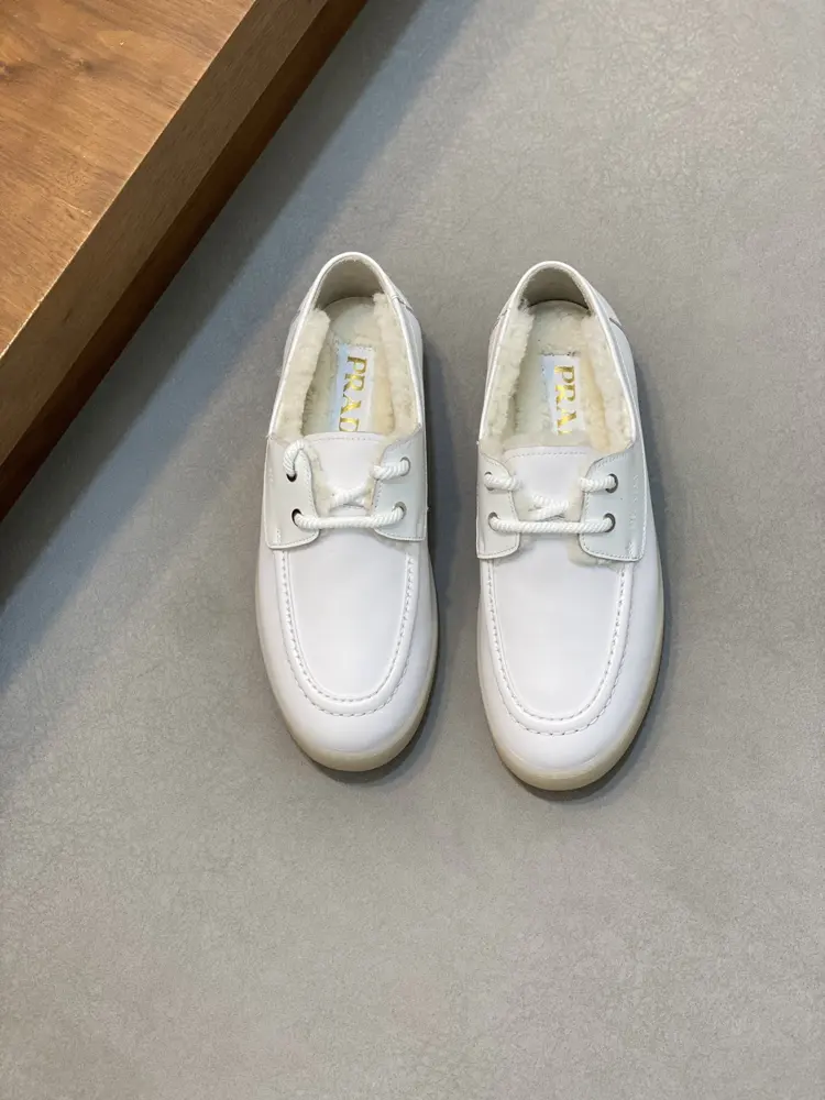 Prada high-end snakeskin casual shoes. The upper