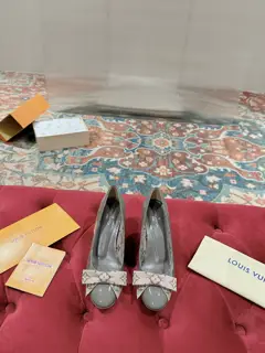 Louis Vuitton autumn and winter new round-toed bow-knot shoes