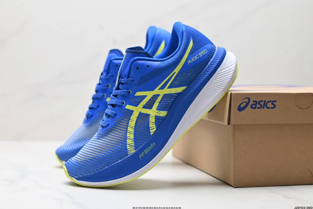 Asics MAGIC SPEED 3 stable running shoes have a double-layer jacquard mesh design on the 1011B703-400