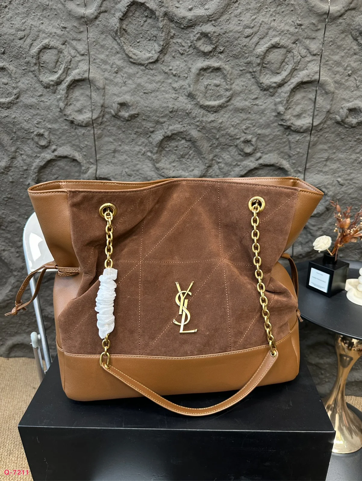 Yves Saint Laurent Shoulder Bag