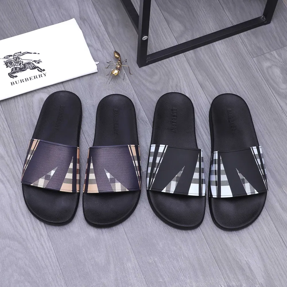 BURBERRY Couple slippers