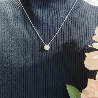 Van Cleef & Arpels round bead necklace with diamonds