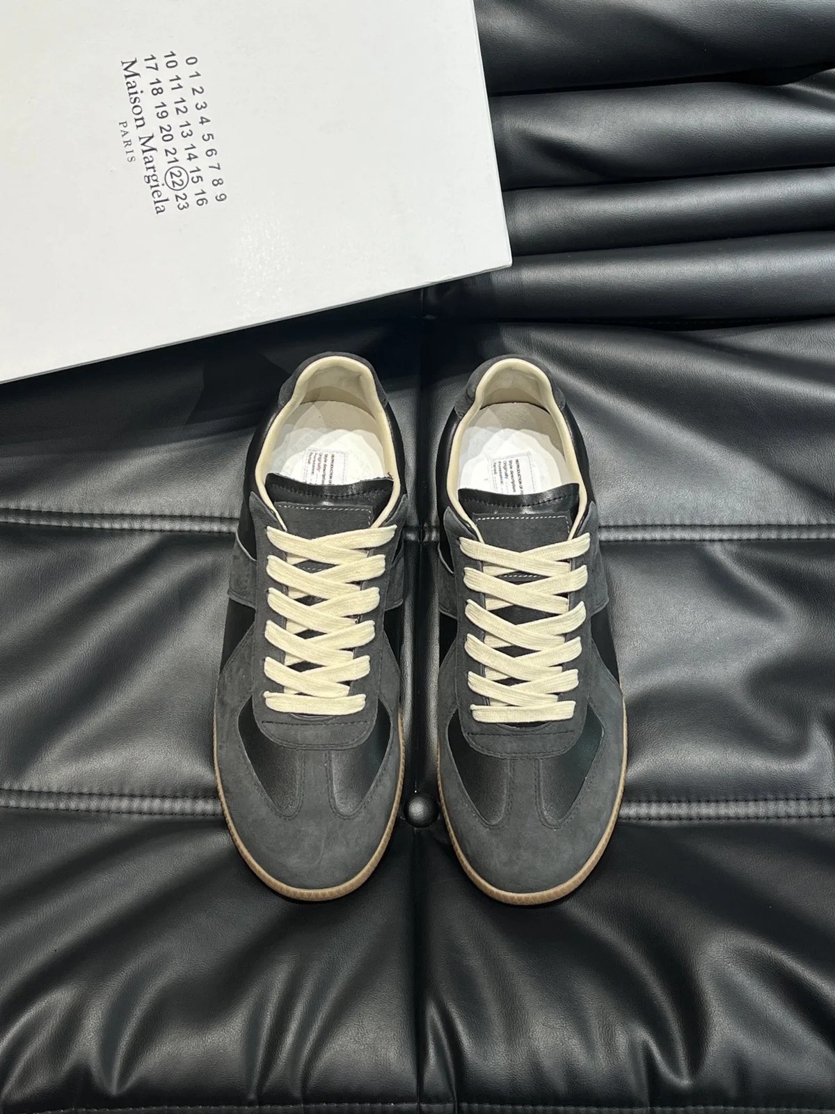 Maison Margiela MM6 Retro Derby Shoes This replica is a leather-stitched Derby shoe. The