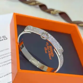 Hermes bracelet Hermes full diamond bracelet is a real test of the craftsmanship of the