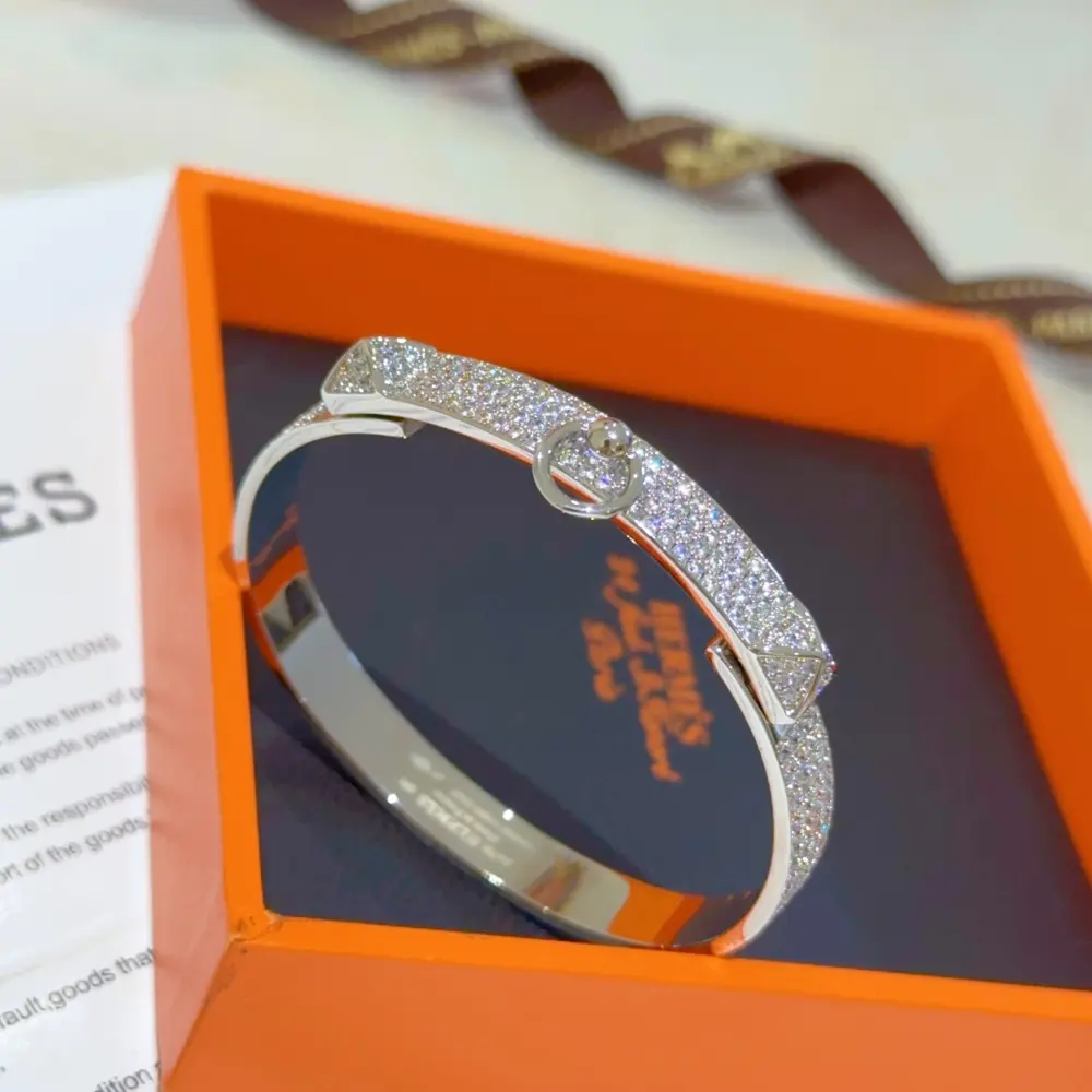 Hermes bracelet Hermes full diamond bracelet is a real test of the craftsmanship of the