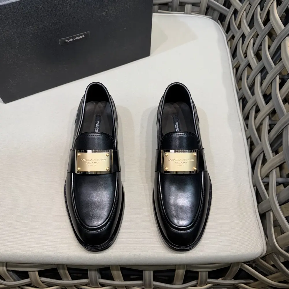 Dolce & Gabbana Cowhide Moccasin Men’s Loafers|Decorated with DG hardware nameplate|Made of