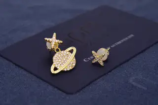 Apm monaco planet asymmetrical earrings Queen of all-match