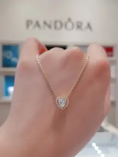 Pandora sparkling heart-shaped clavicle rose gold necklace