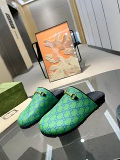 Gucci slippers couple style