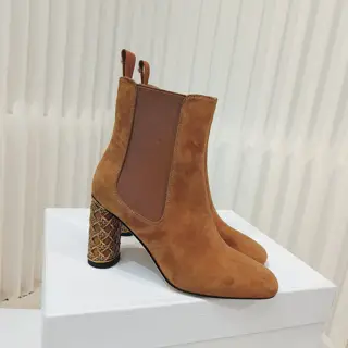 Dior High Heel Ankle Boots This Dior Icon Heeled Ankle Boot is a new product in the 2024