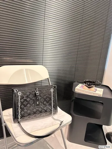Louis Vuitton Tote