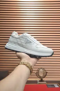Prada leather casual shoes are launched on the official website at the same time
