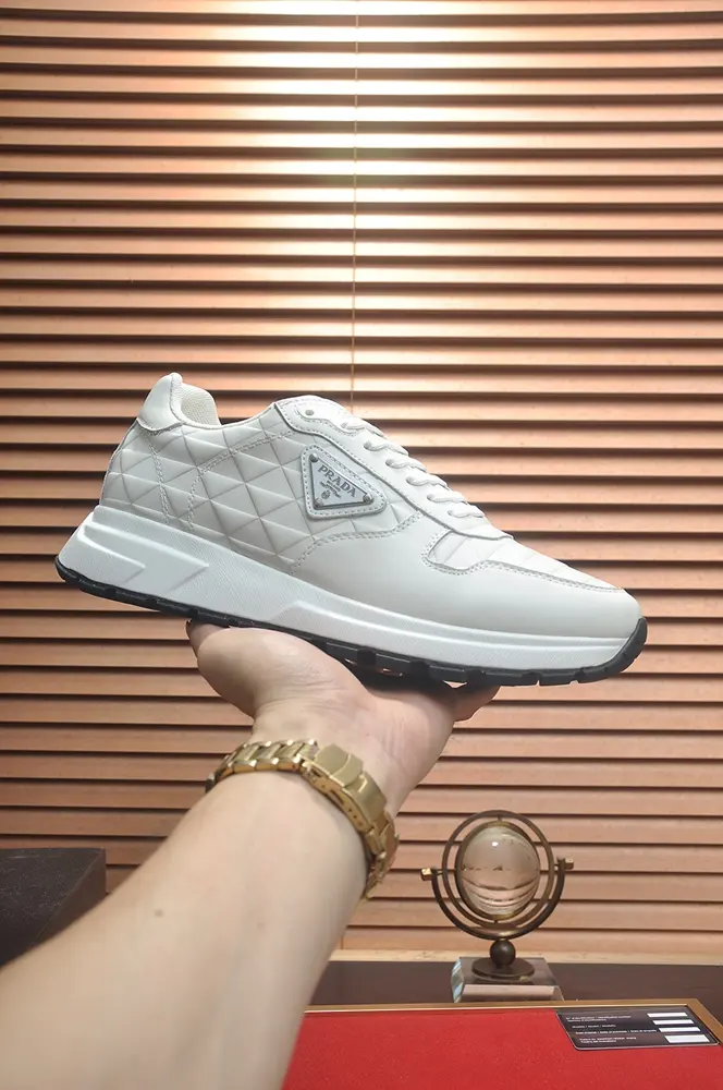 Prada leather casual shoes are launched on the official website at the same time