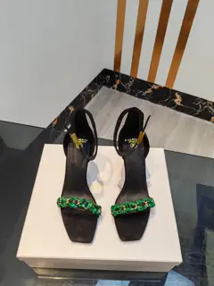 Balmain’s latest spring and summer catwalk original metal buckle high-heeled sandals