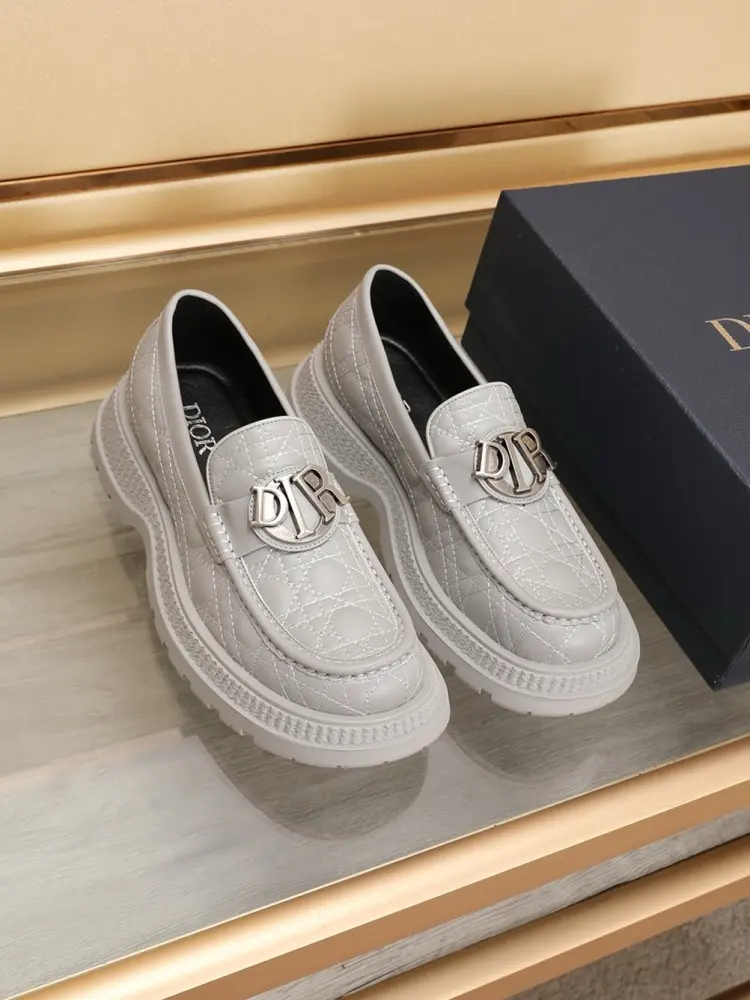 Dior’s low-top Derby casual leather shoes