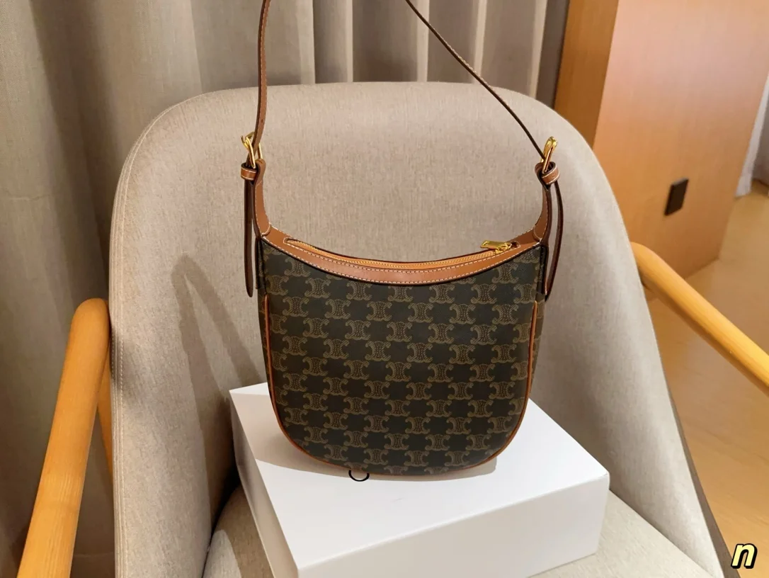 Celine Hobo