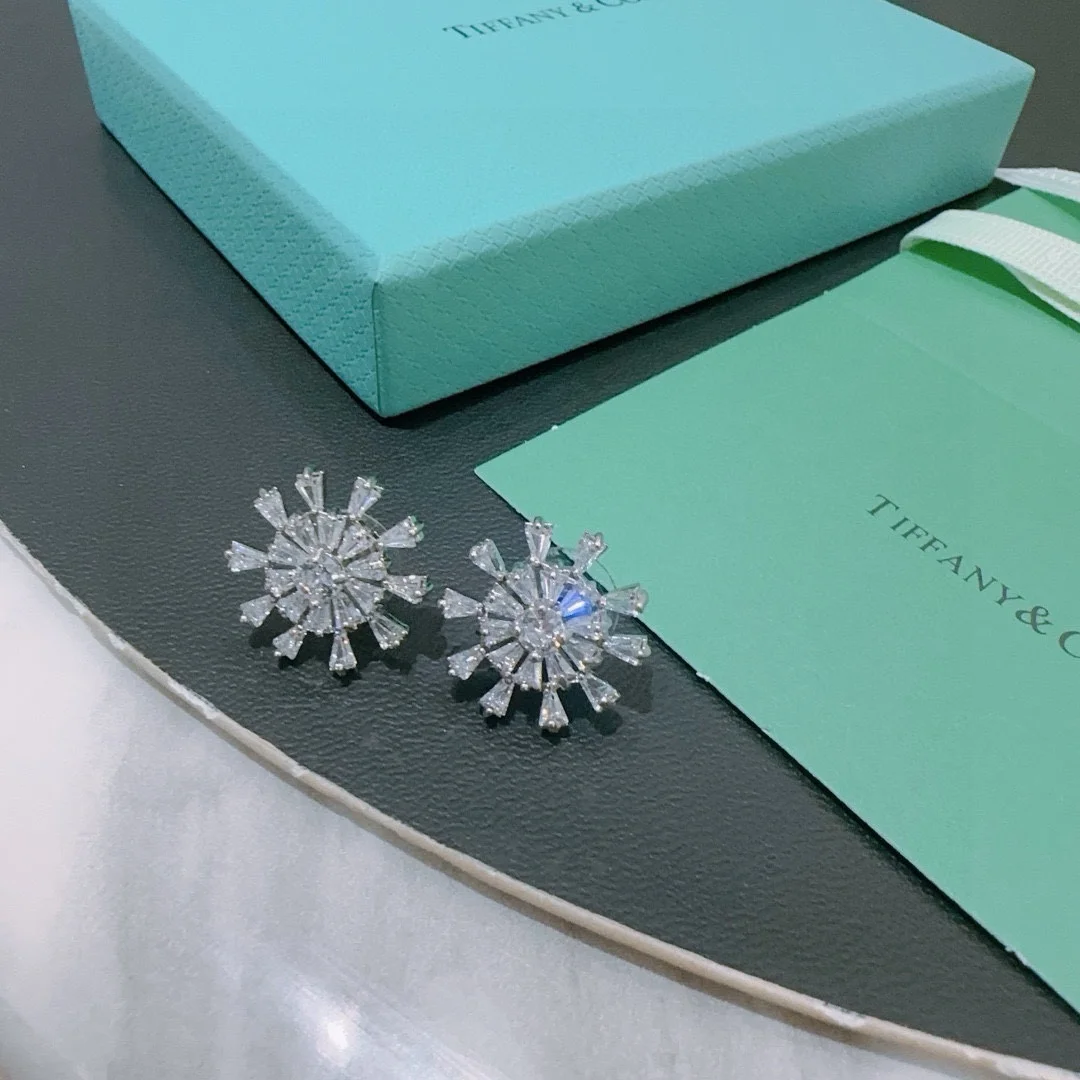 Tiffany Earrings Commemorative Edition Behind the Scenes Horse Eye Earrings Using high